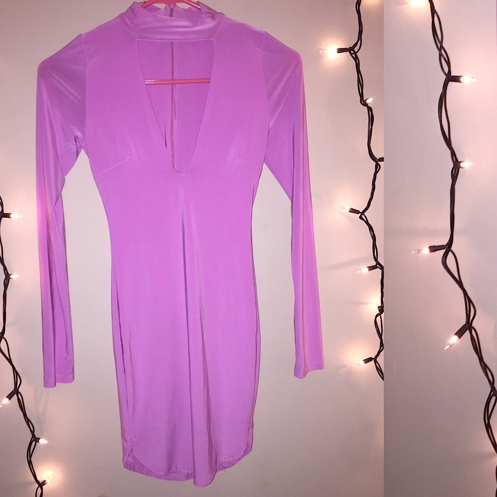 Fashion Nova: Long Sleeve Cut-Out V-Neck Dress